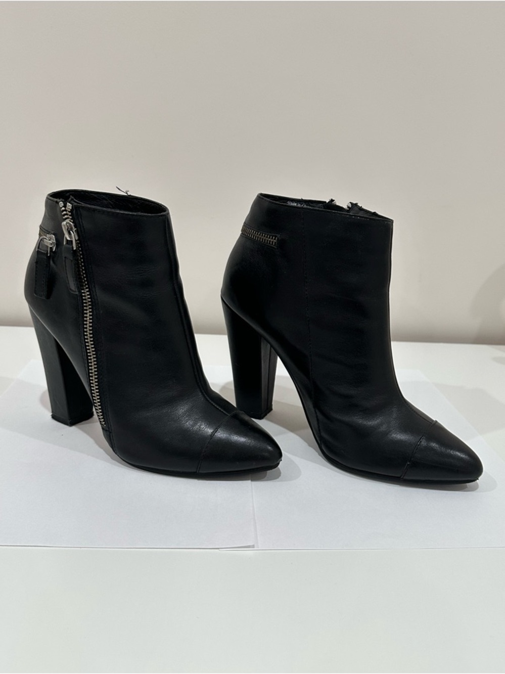 Aldo Black Leather High Heel Ankle Boot|Pointed Toes|Sleek Side Zip| Size 7